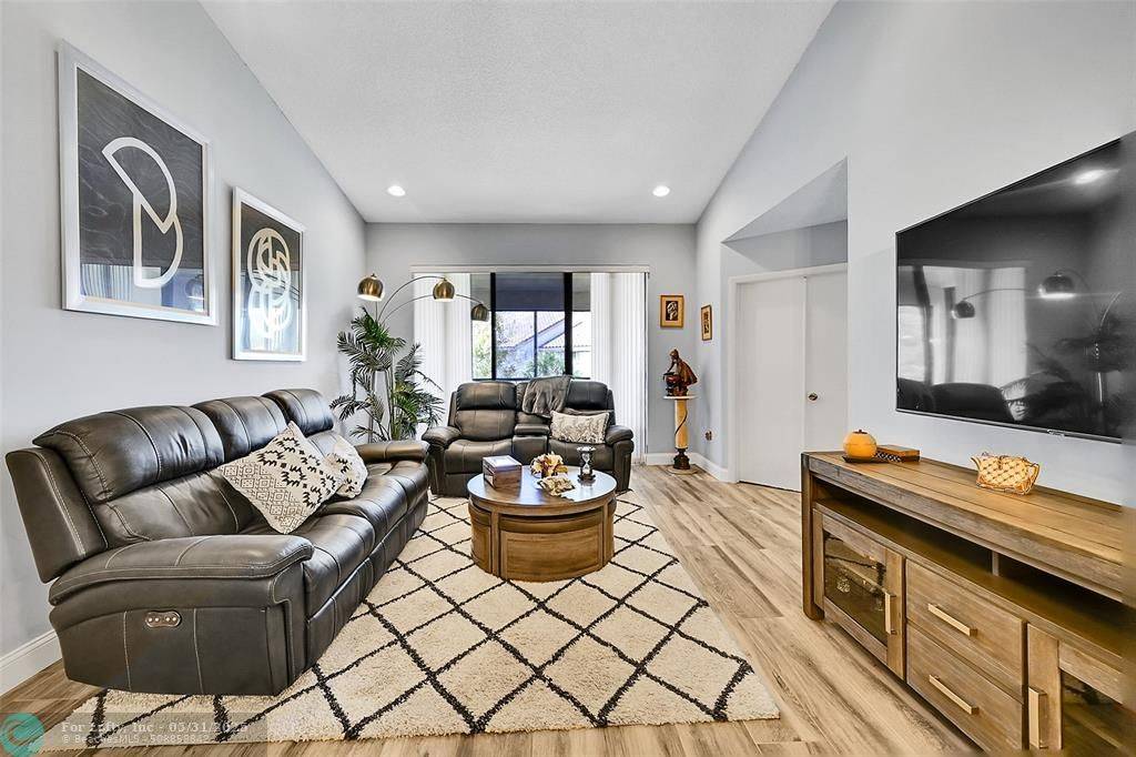 Coconut Creek, FL 33073,4161 Coral Tree Cir  #365