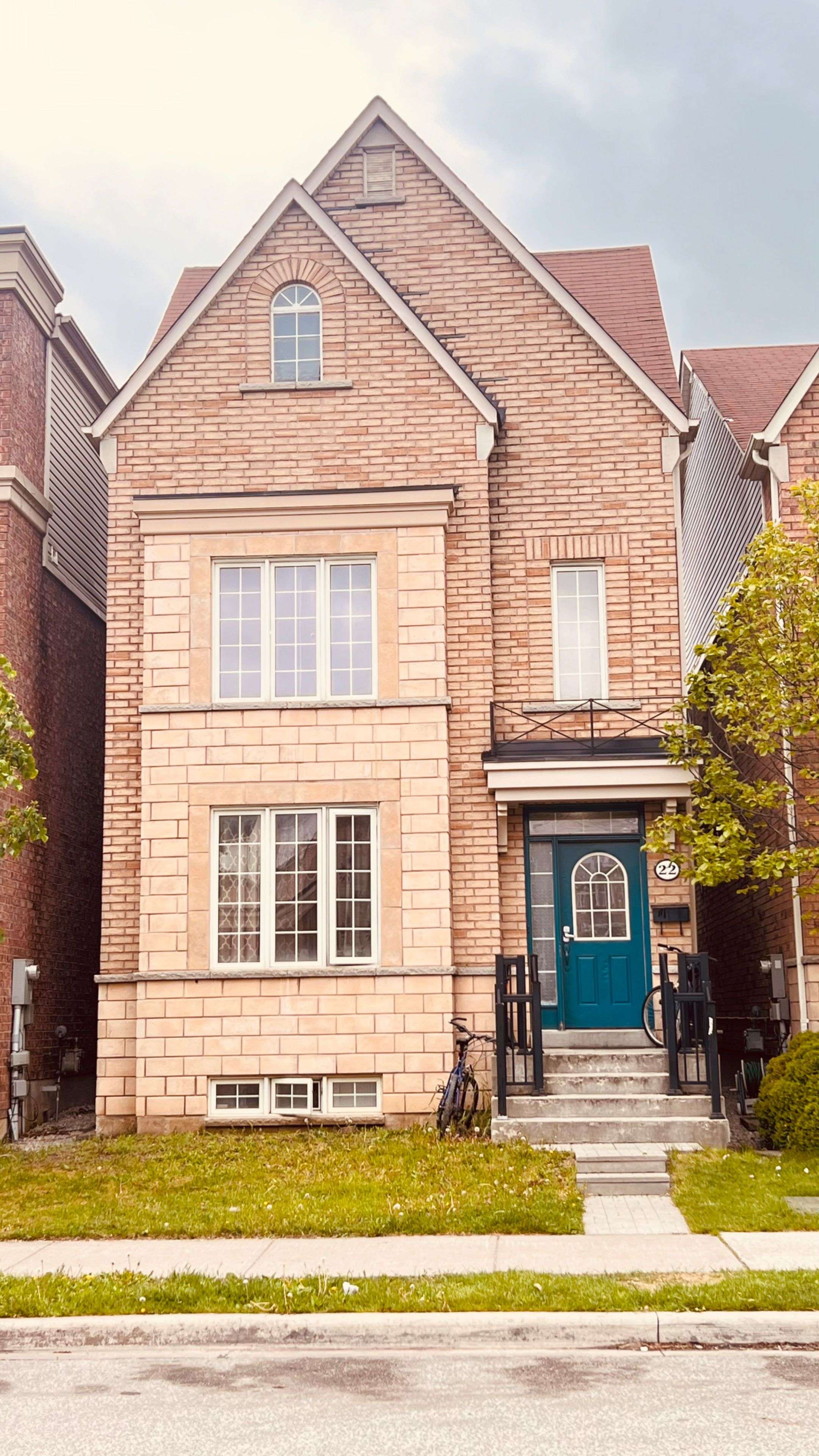 Toronto W05, ON M3J 0A3,22 Troyer AVE