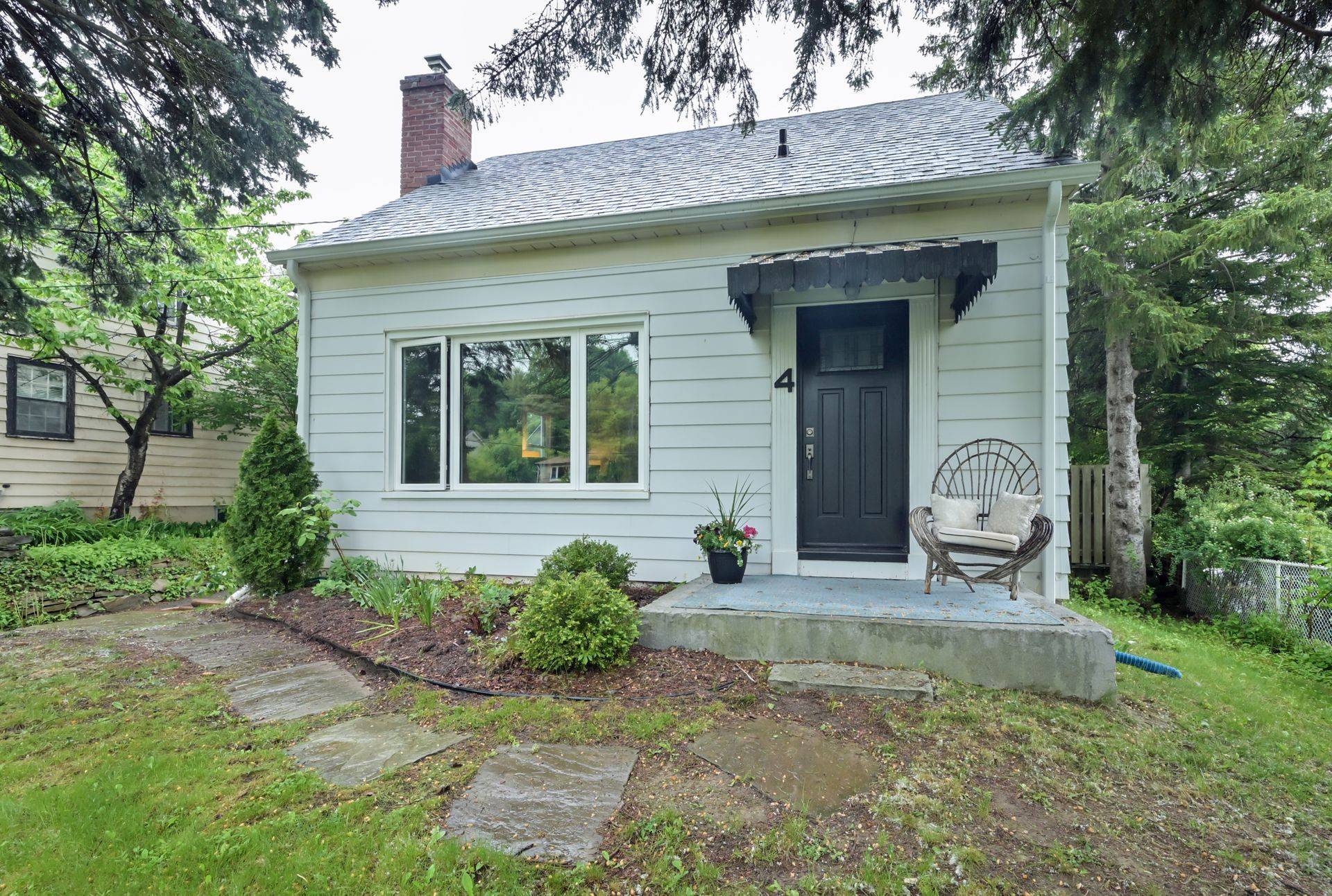 Halton Hills, ON L7G 2J7,4 John ST