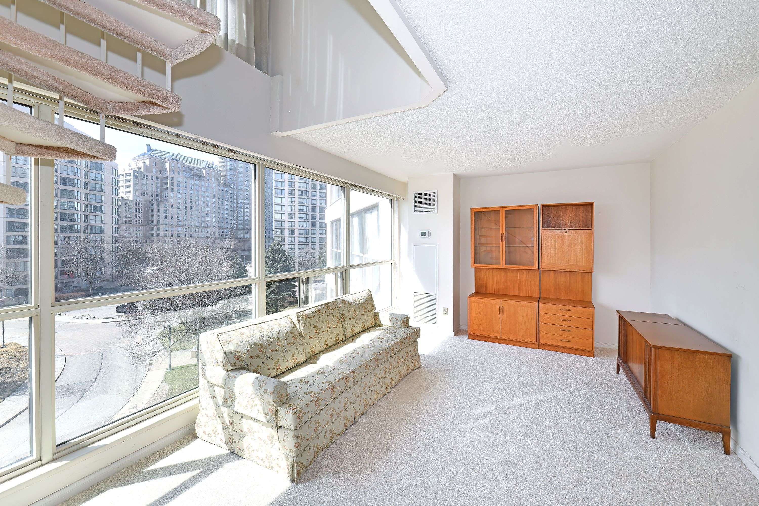 Toronto W06, ON M8V 3X1,2261 Lakeshore BLVD W #528