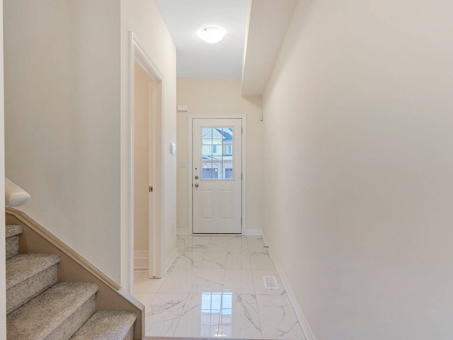 Hamilton, ON L8E 0J9,93 PINOT CRES
