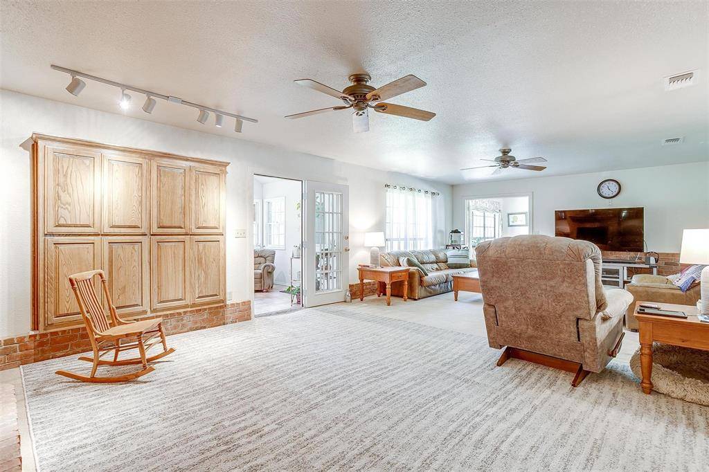 Granbury, TX 76049,8621 Ravenswood Drive