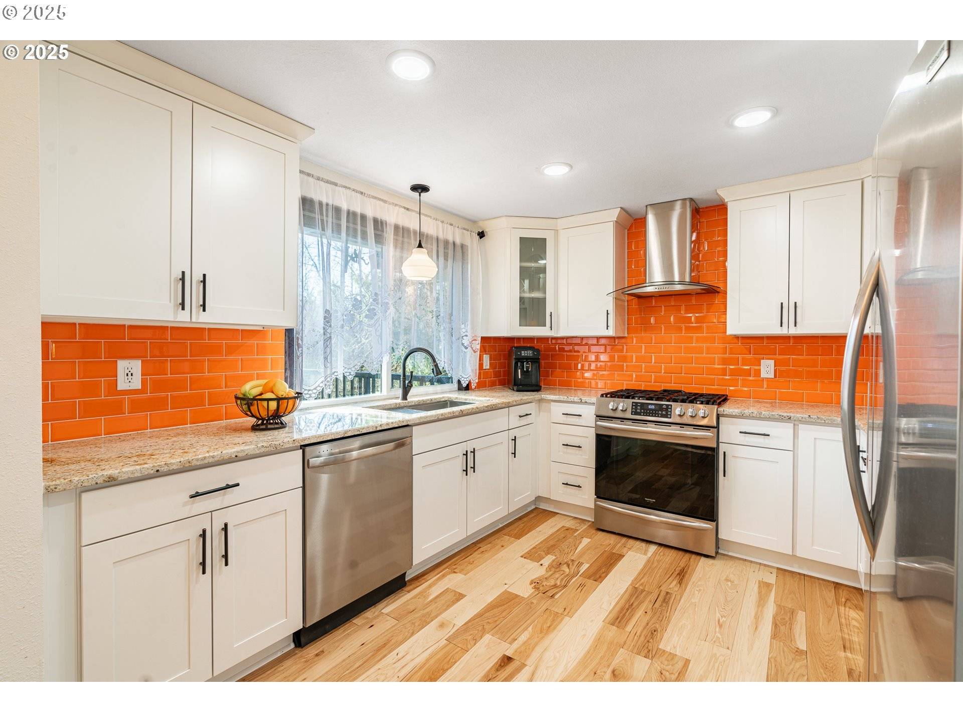 Lake Oswego, OR 97035,19230 REDWING CT