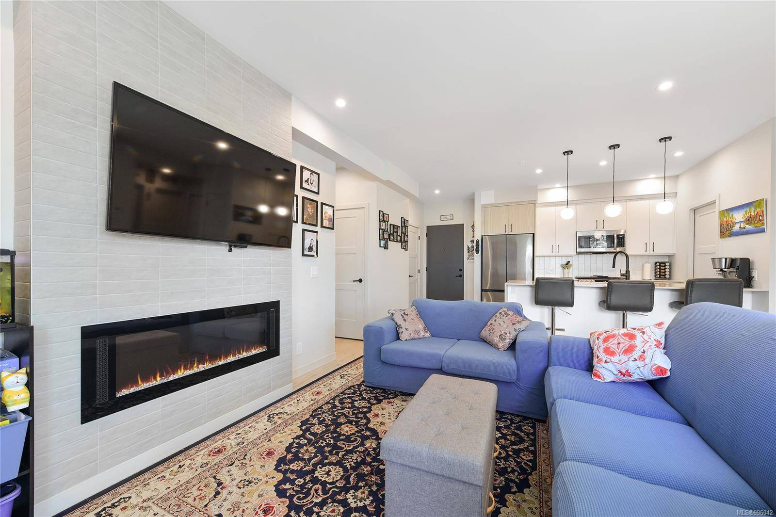 Langford, BC V9B 7A1,958 Pharoah Mews #401