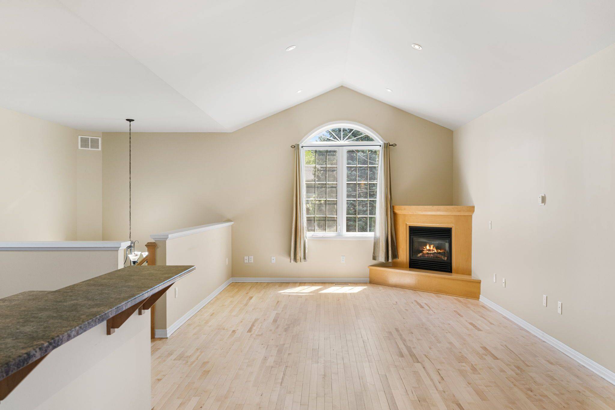 Britannia - Lincoln Heights And Area, ON K2B 7A1,2911 Ahearn AVE