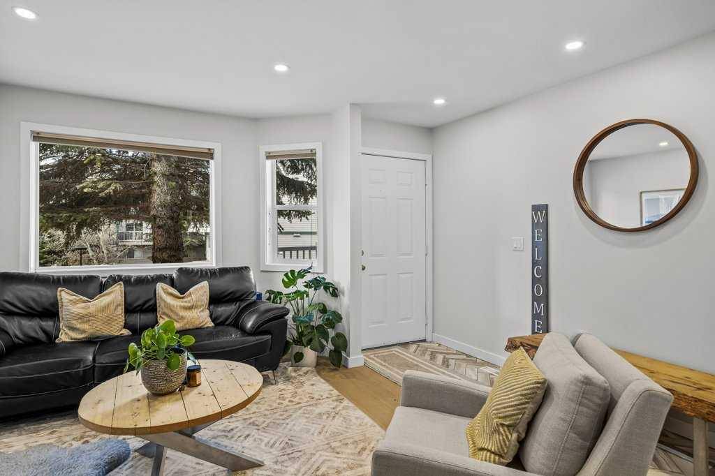 Canmore, AB T1W 1K6,200 Glacier DR #22