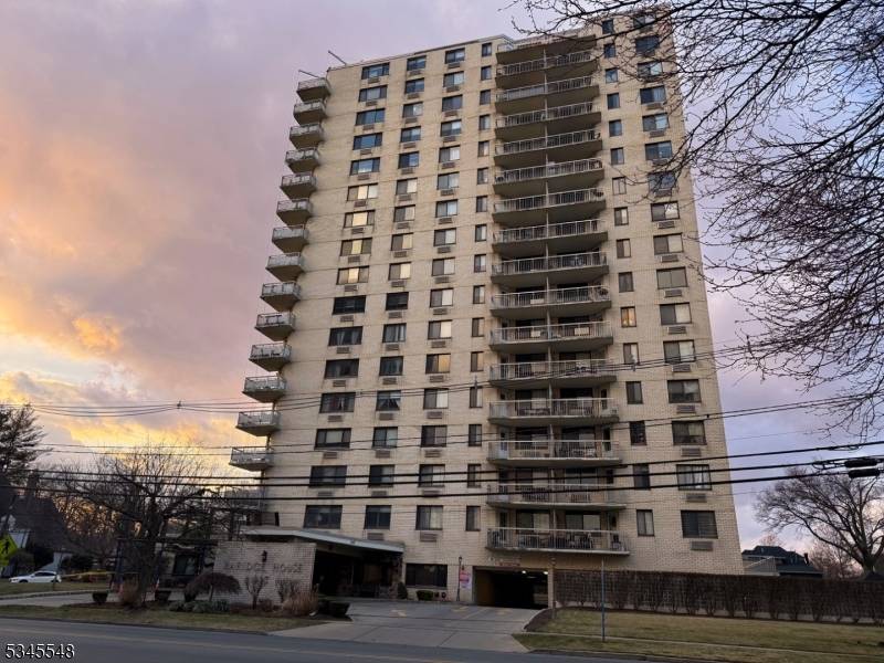 Hackensack City, NJ 07601,307 Prospect Ave #4G