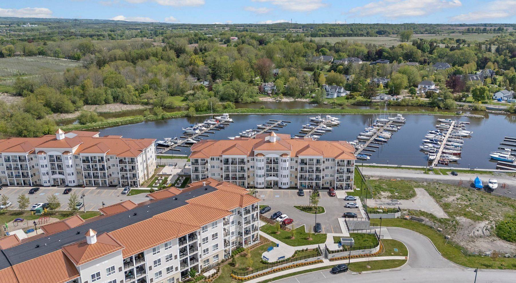 Clarington, ON L1B 0B6,80 Shipway AVE #102