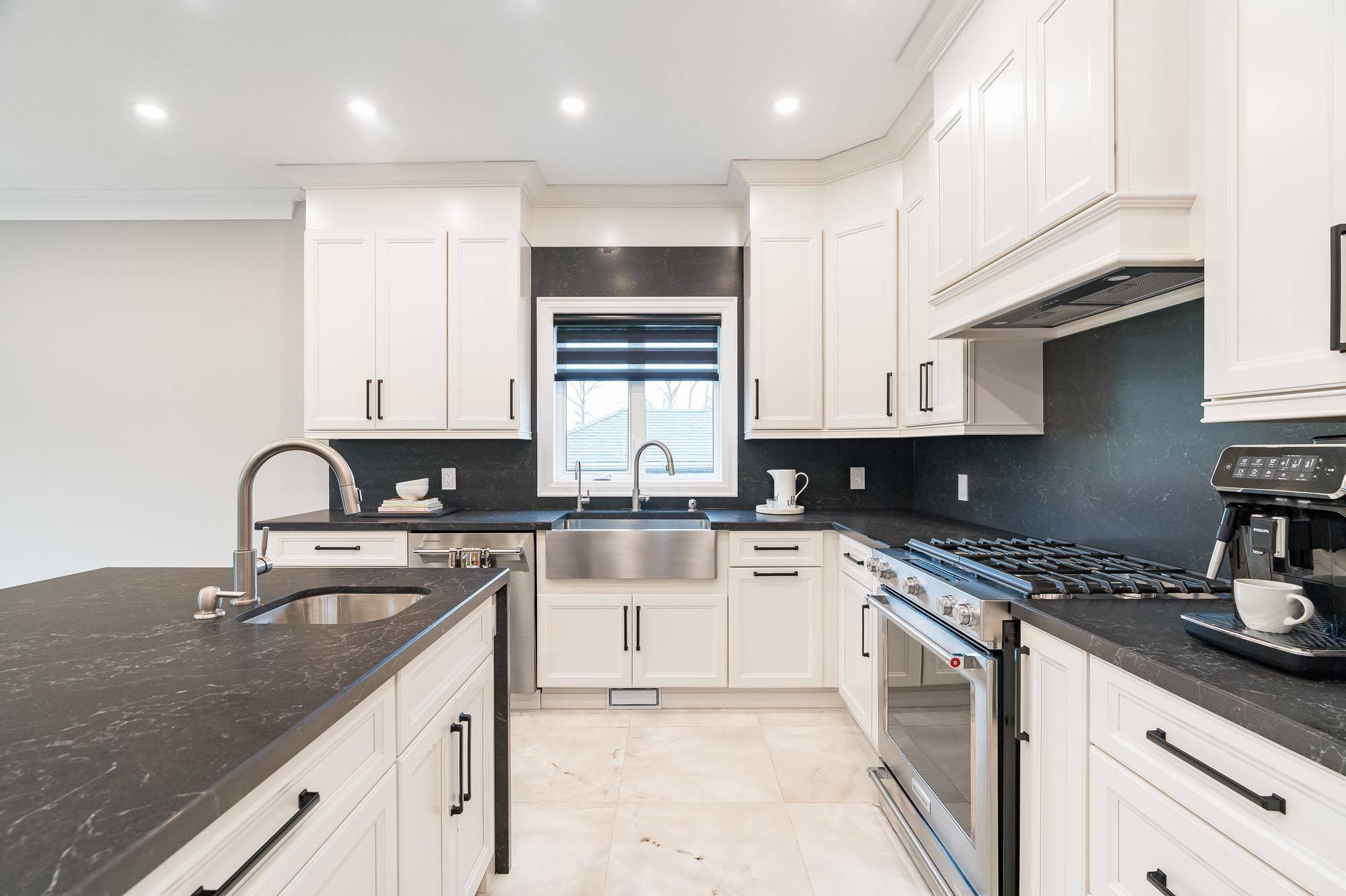 Innisfil, ON L9S 2L2,3572 Linda ST