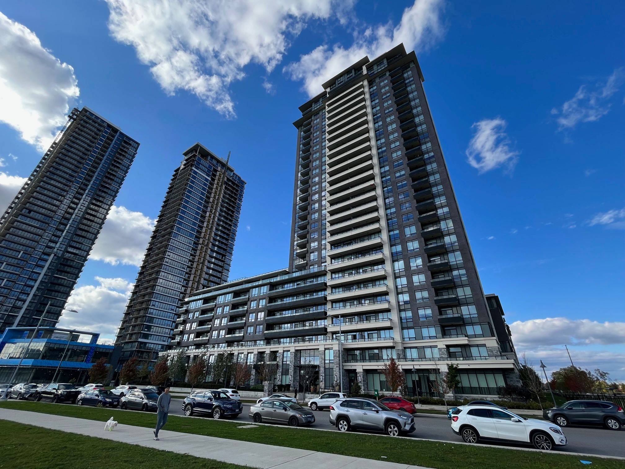 Markham, ON L6G 0G2,15 Water Walk DR #622