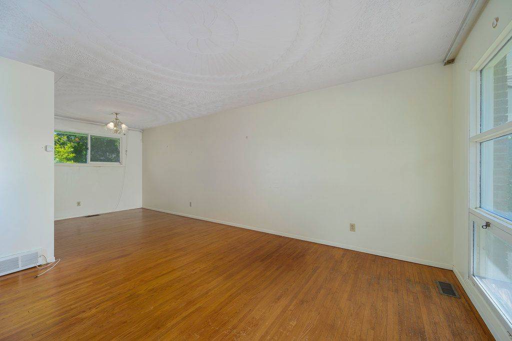 Meadowlands - Crestview And Area, ON K2G 3B9,87 Viewmount DR