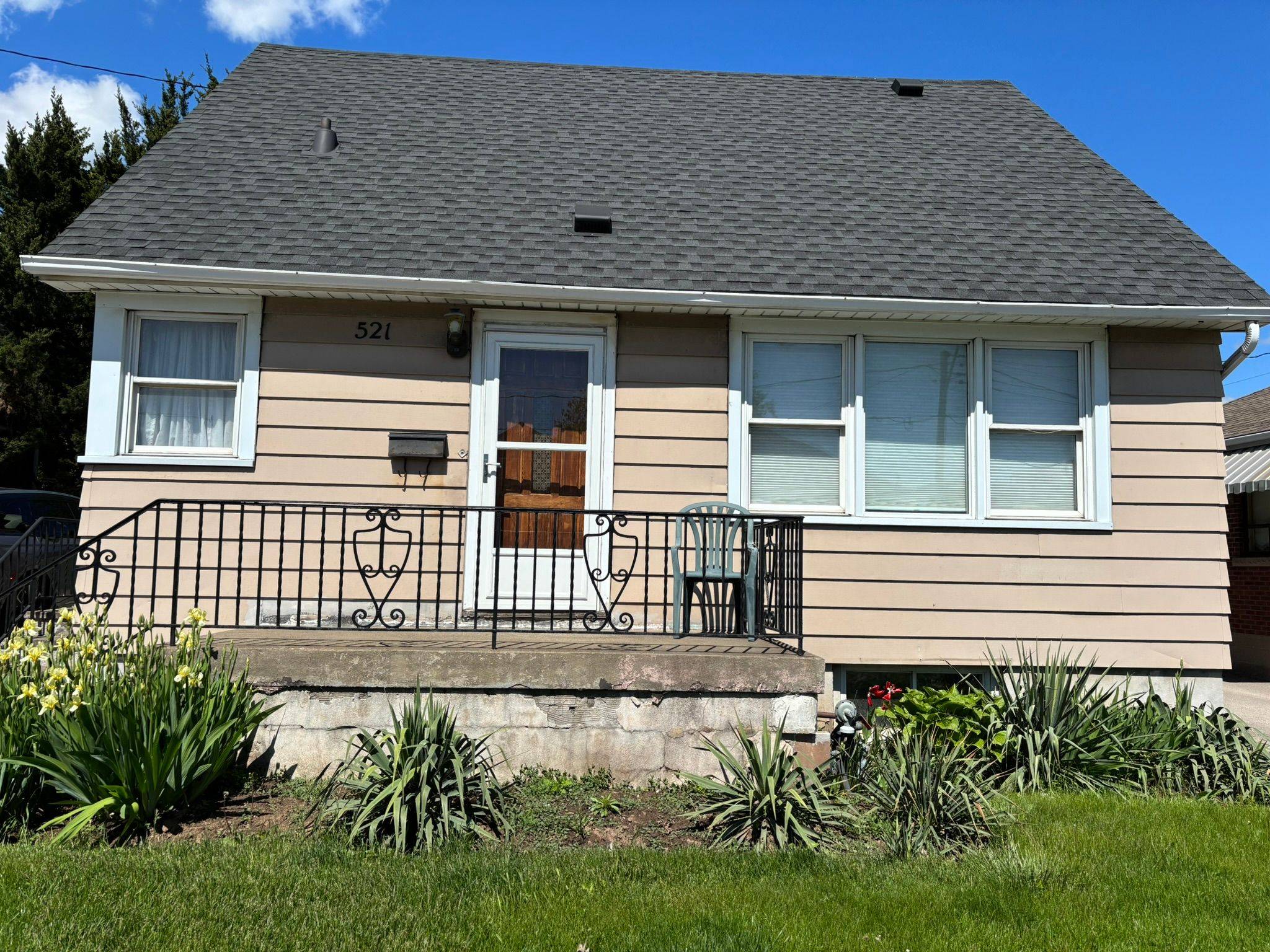 Hamilton, ON L8L 4X6,521 Mary ST
