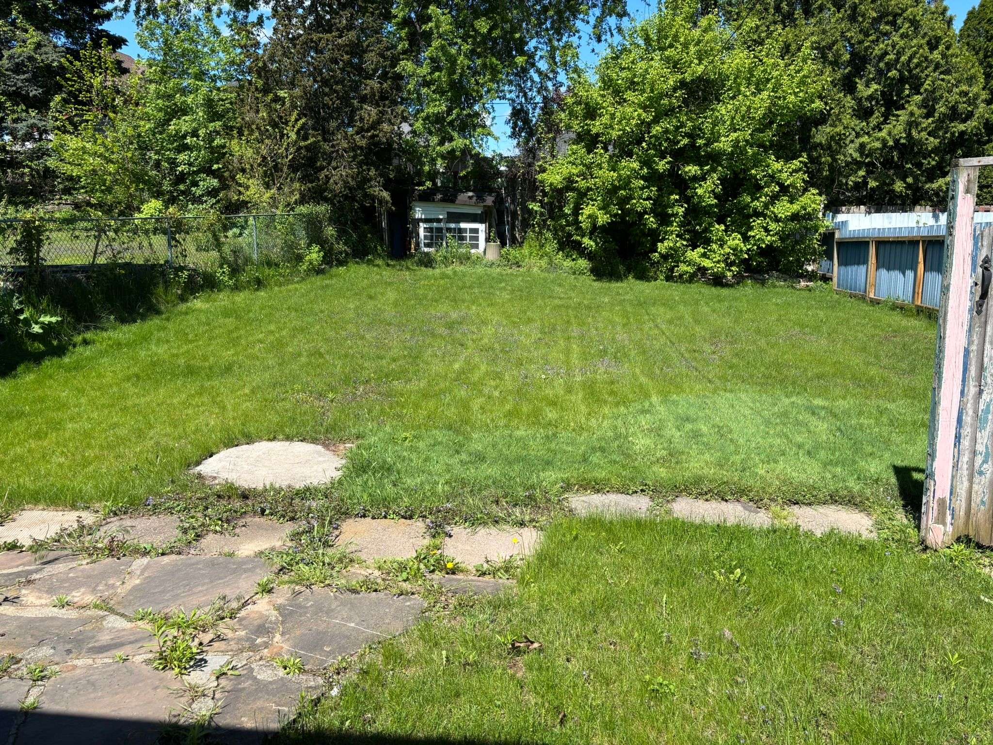Hamilton, ON L8L 4X6,521 Mary ST