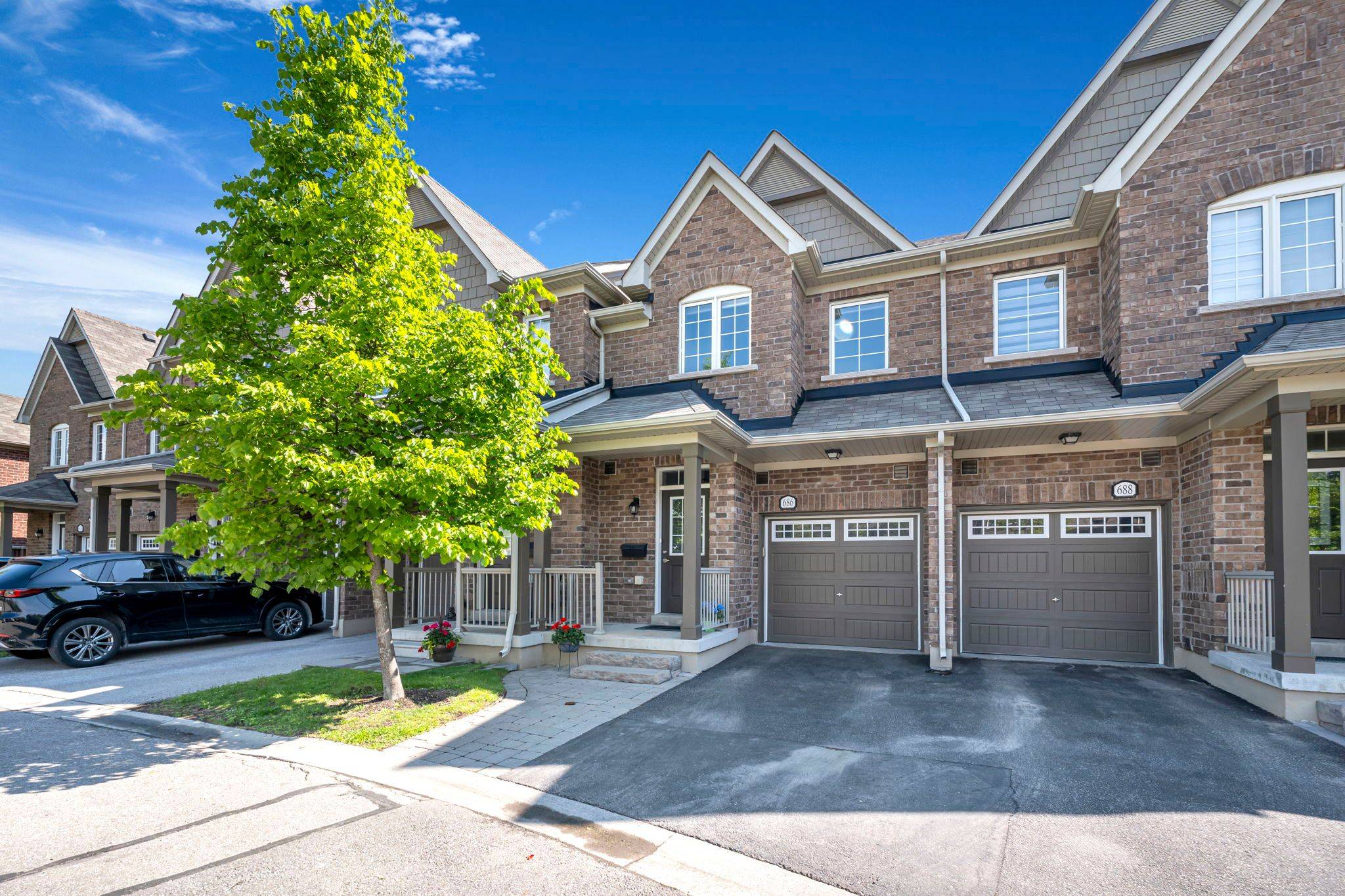 Newmarket, ON L3X 0A4,686 Wendy Culbert CRES #5