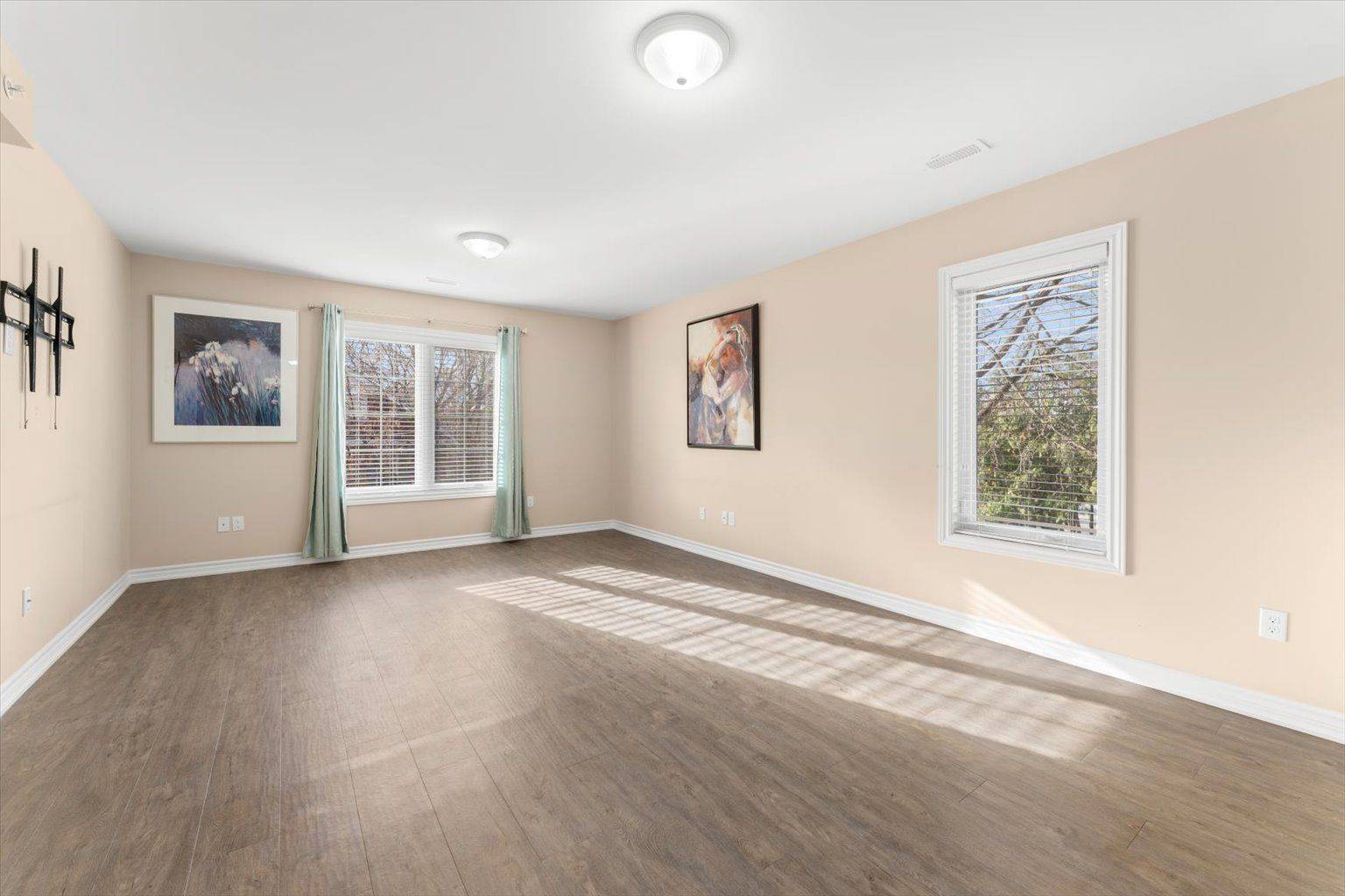 Newmarket, ON L3Y 1P7,443 Timothy ST ## 3