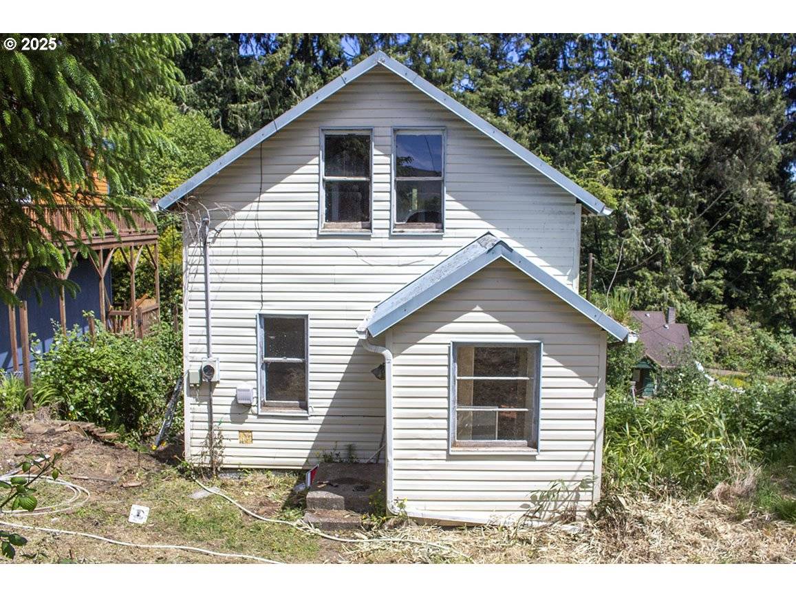 Astoria, OR 97103,1668 9TH ST