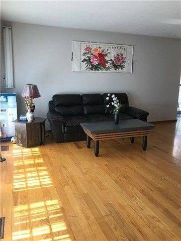 Toronto E05, ON M1T 2Z2,26 Glendower CIR #Upper