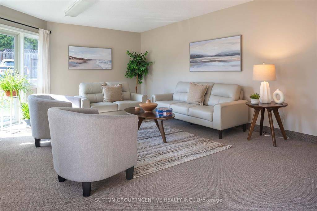 Barrie, ON L4M 3G3,131 Clapperton ST #305