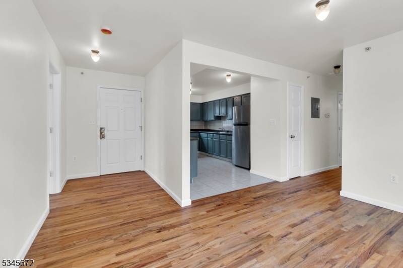 Newark City, NJ 07103,392 New St #2