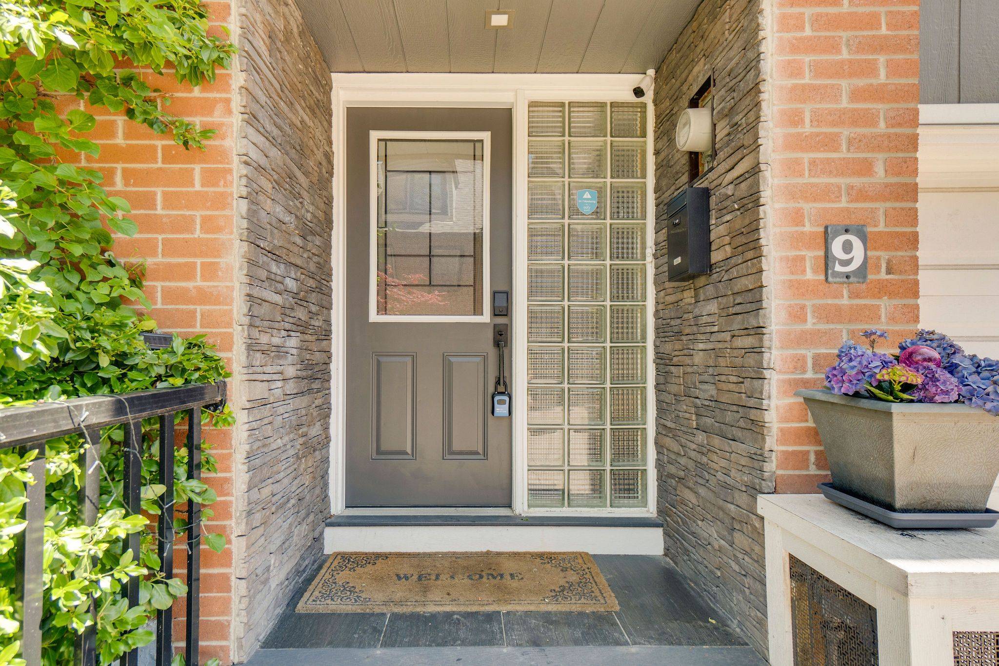 Toronto C08, ON M5A 4E7,9 Douville CT
