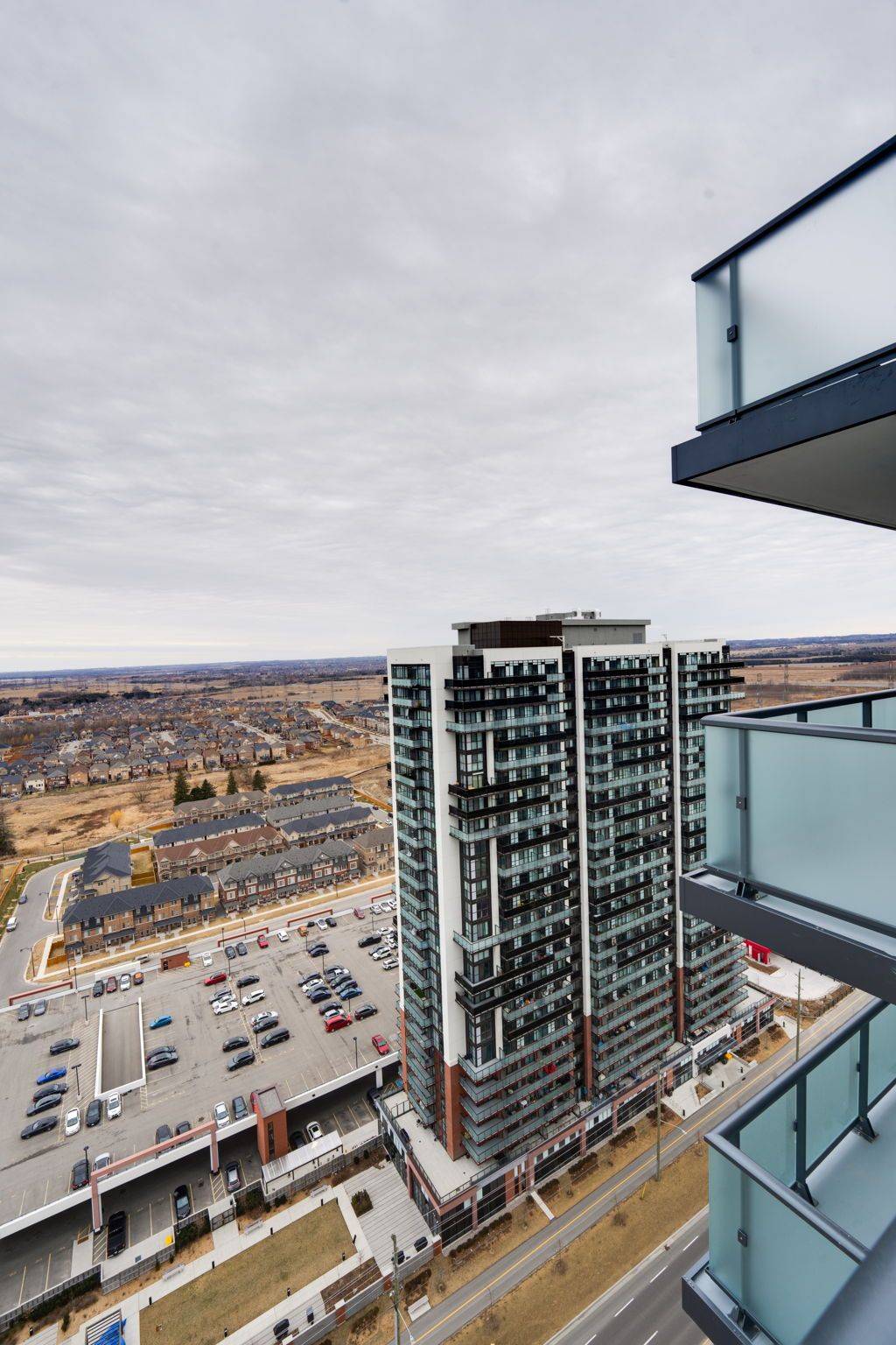 Oshawa, ON L1L 0W3,2545 Simcoe ST #2709