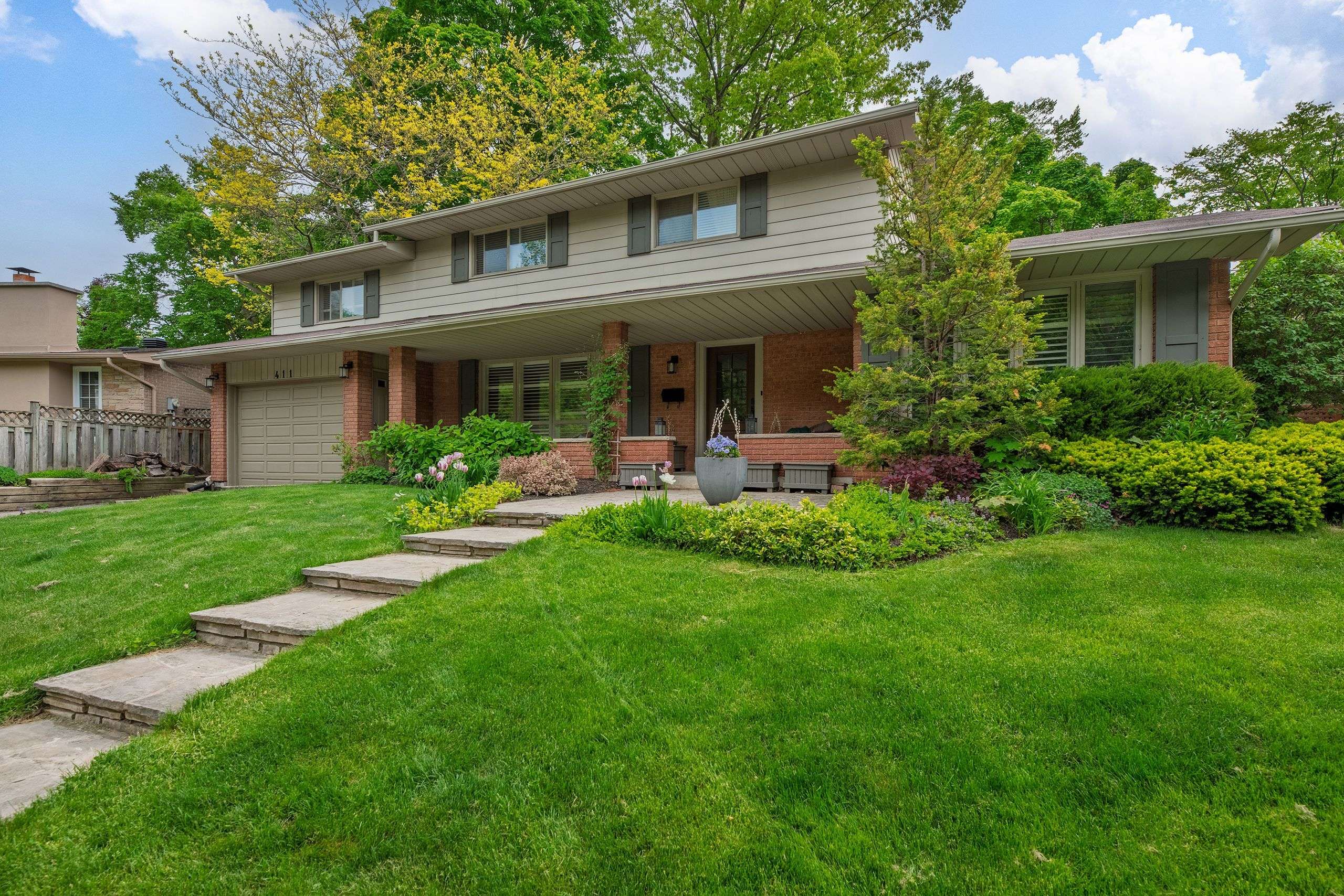 Oakville, ON L6J 5K8,411 Canterbury CRES