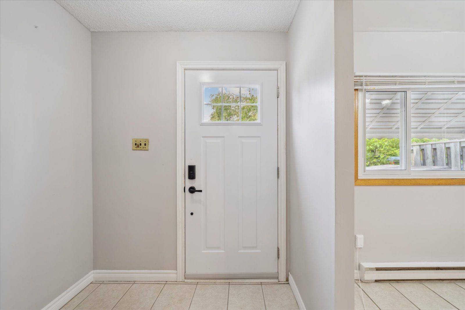 Peterborough West, ON K9K 1N3,1675 Applewood CRES