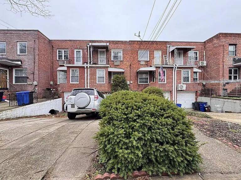 Queens Village, NY 11428,8922 Moline ST