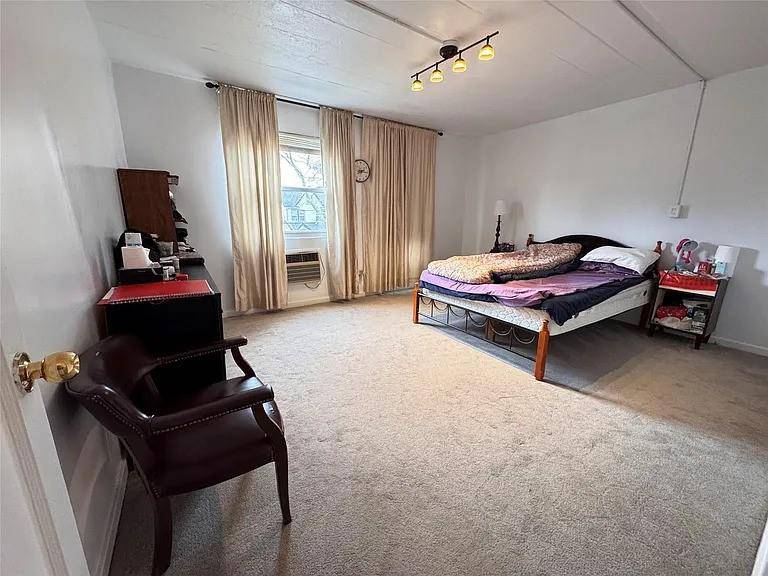 Queens Village, NY 11428,8922 Moline ST