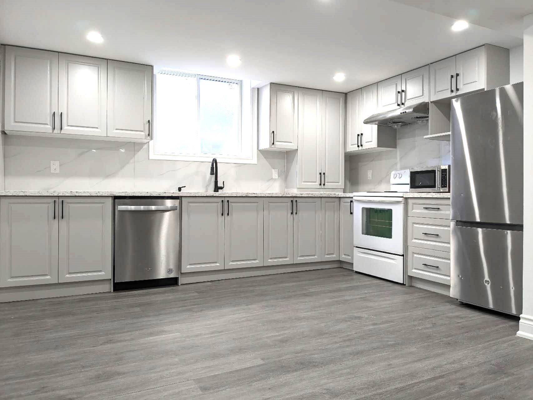 Whitby, ON L1R 1T8,11 Meadowglen DR