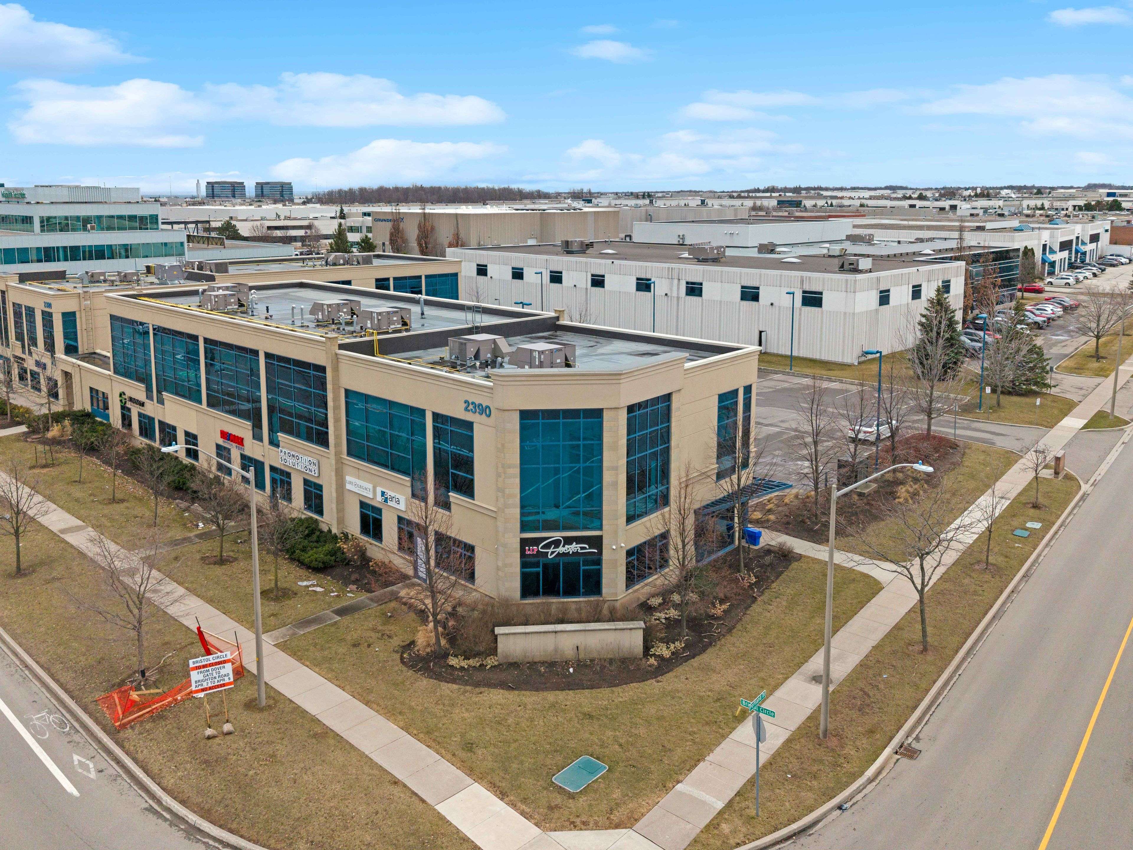 Oakville, ON L6H 6M5,2390 Bristol CIR #1