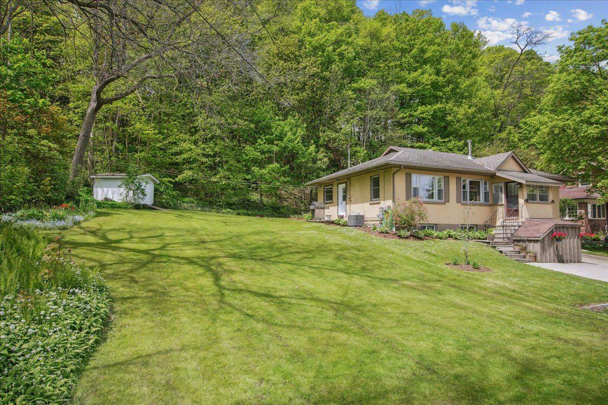 Owen Sound, ON N4K 5A1,1050 4th A AVE W