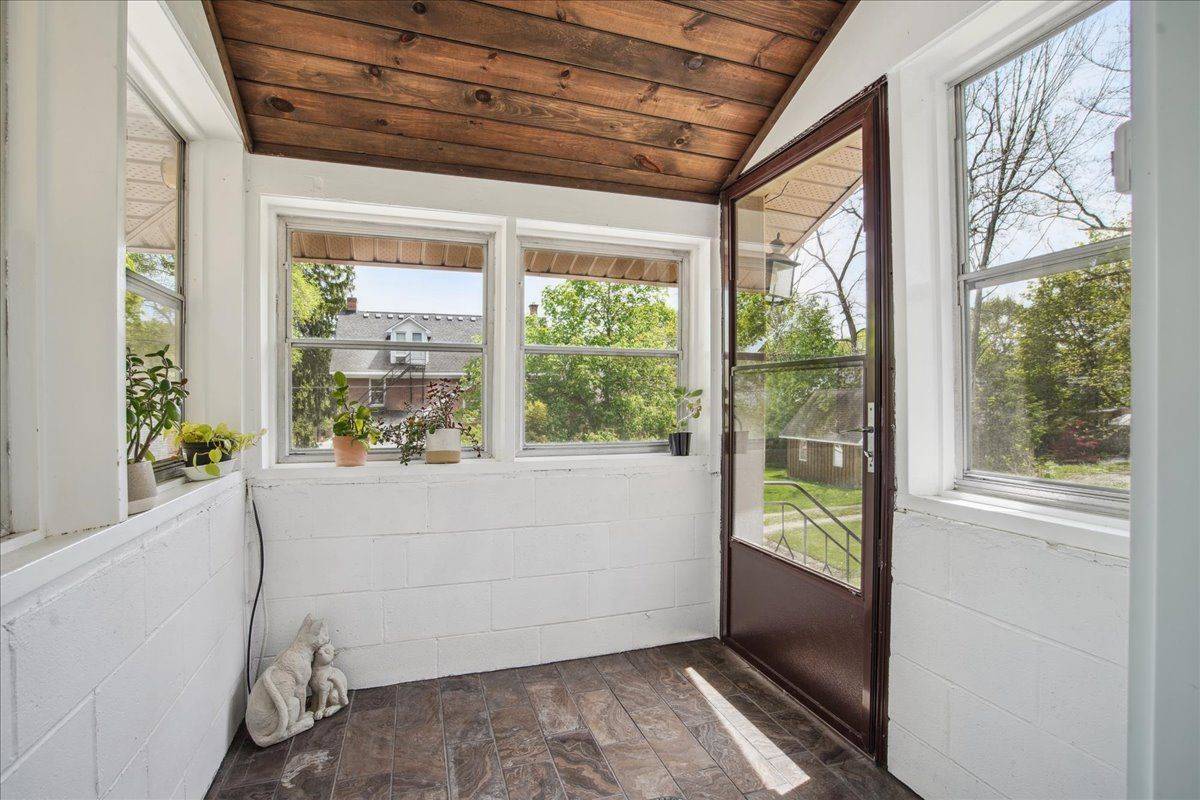 Owen Sound, ON N4K 5A1,1050 4th A AVE W