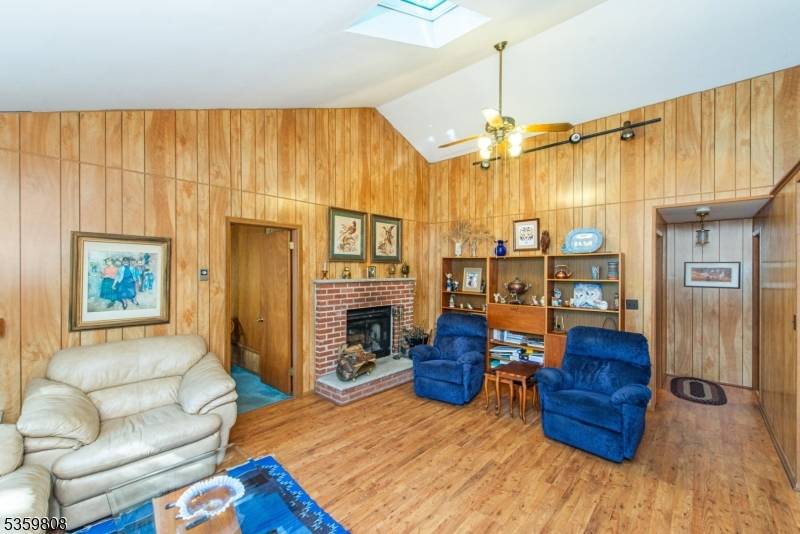 Boonton Twp., NJ 07005,2 Rosewood Ln