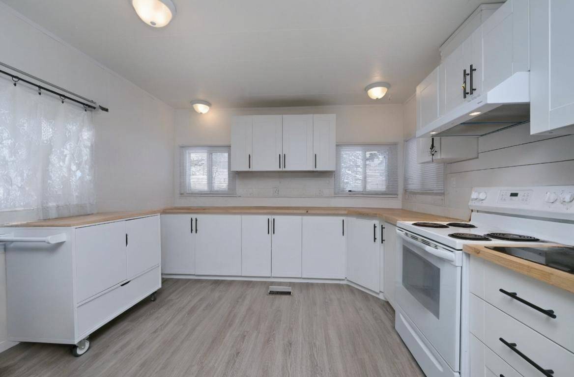 New Tecumseth, ON L9R 1K5,153 Queen ST