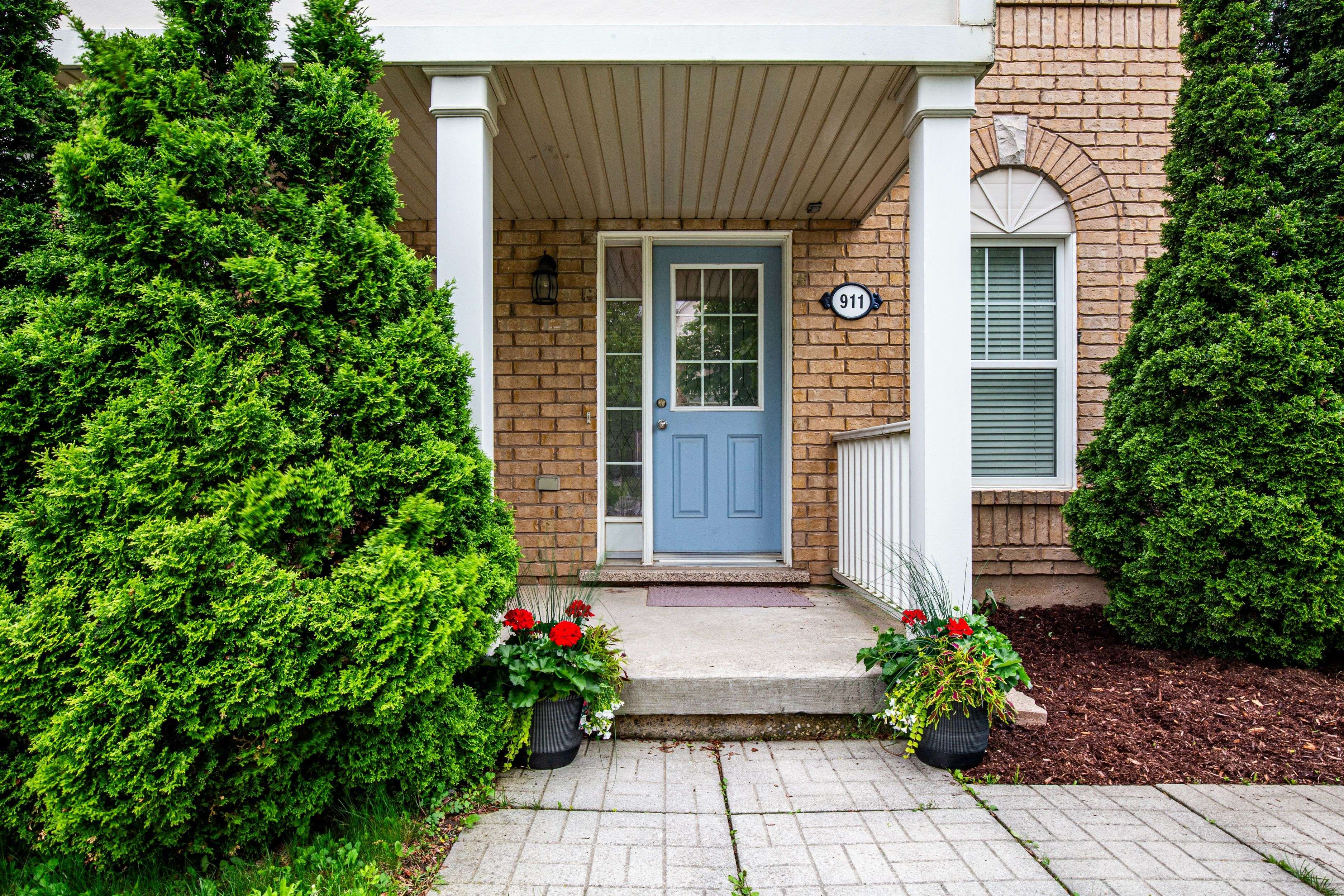 Milton, ON L9T 0M2,911 Deverell PL