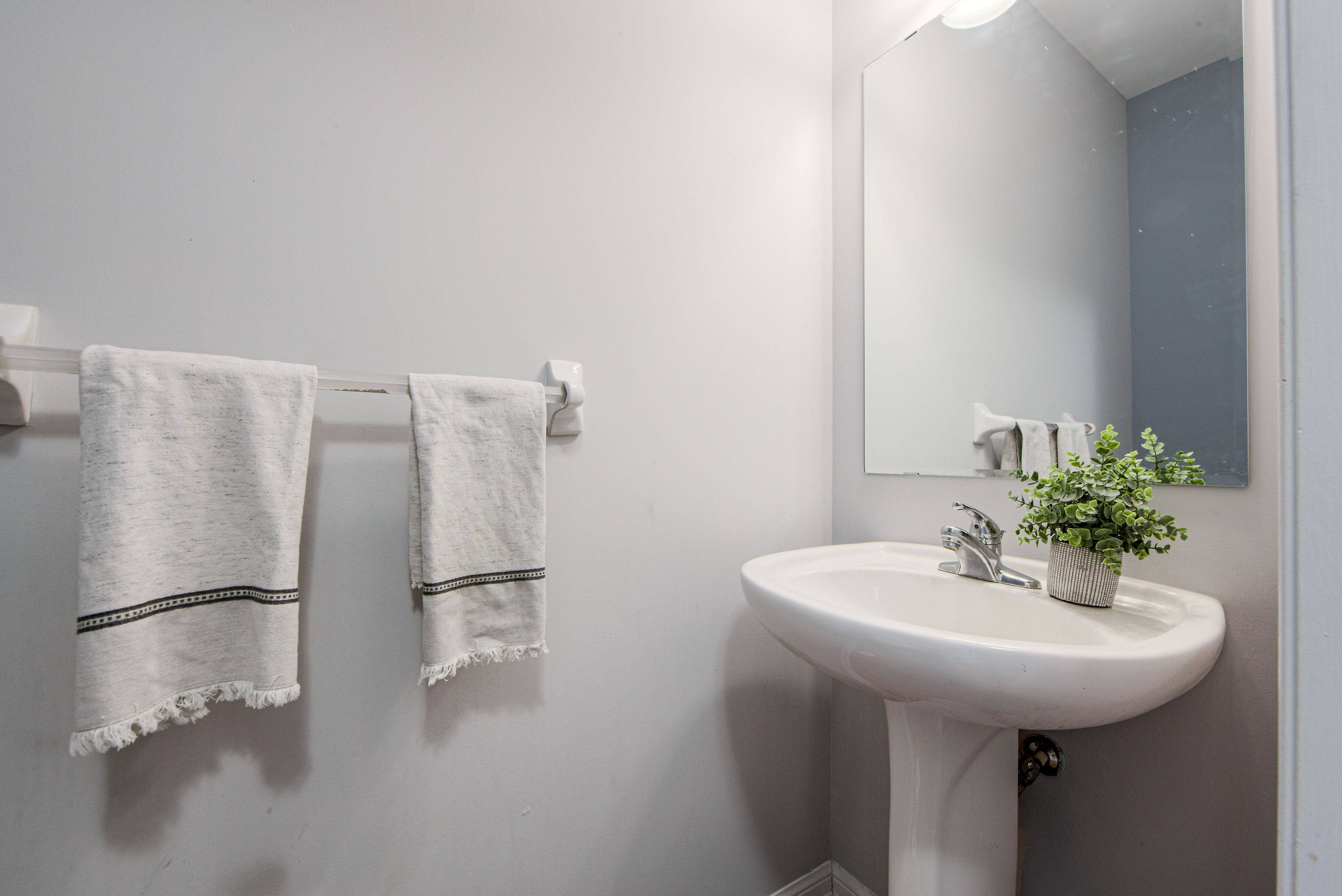 Milton, ON L9T 0M2,911 Deverell PL