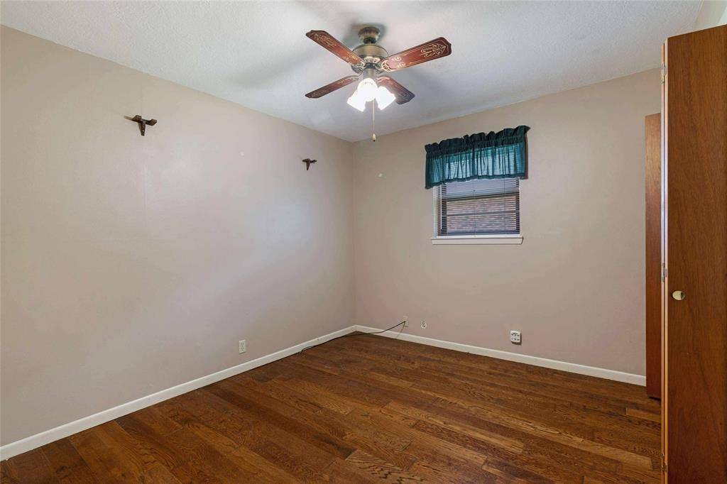 Paris, TX 75460,3210 E Houston Street