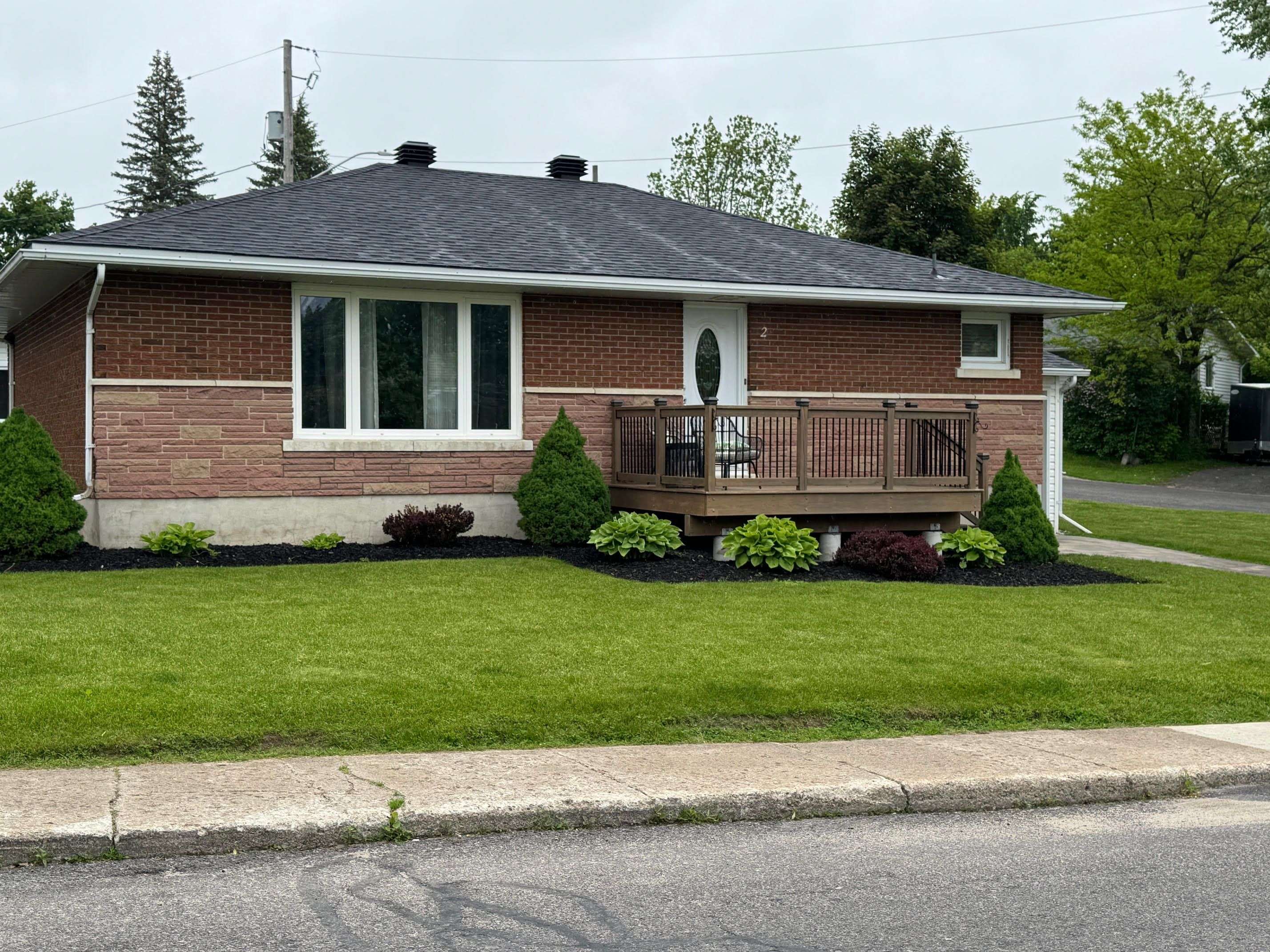 Smiths Falls, ON K7A 3L6,2 Philip ST