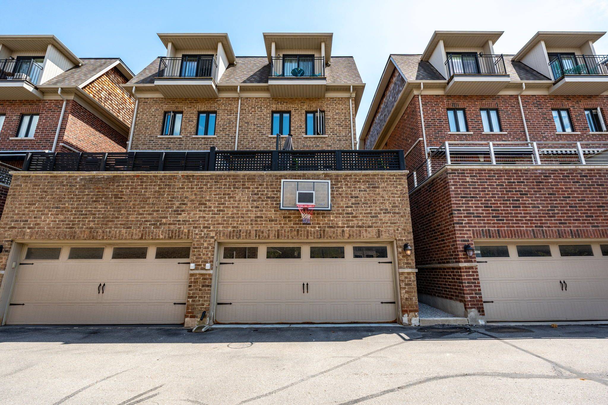 Mississauga, ON L4X 1Y5,1825 Pagehurst AVE