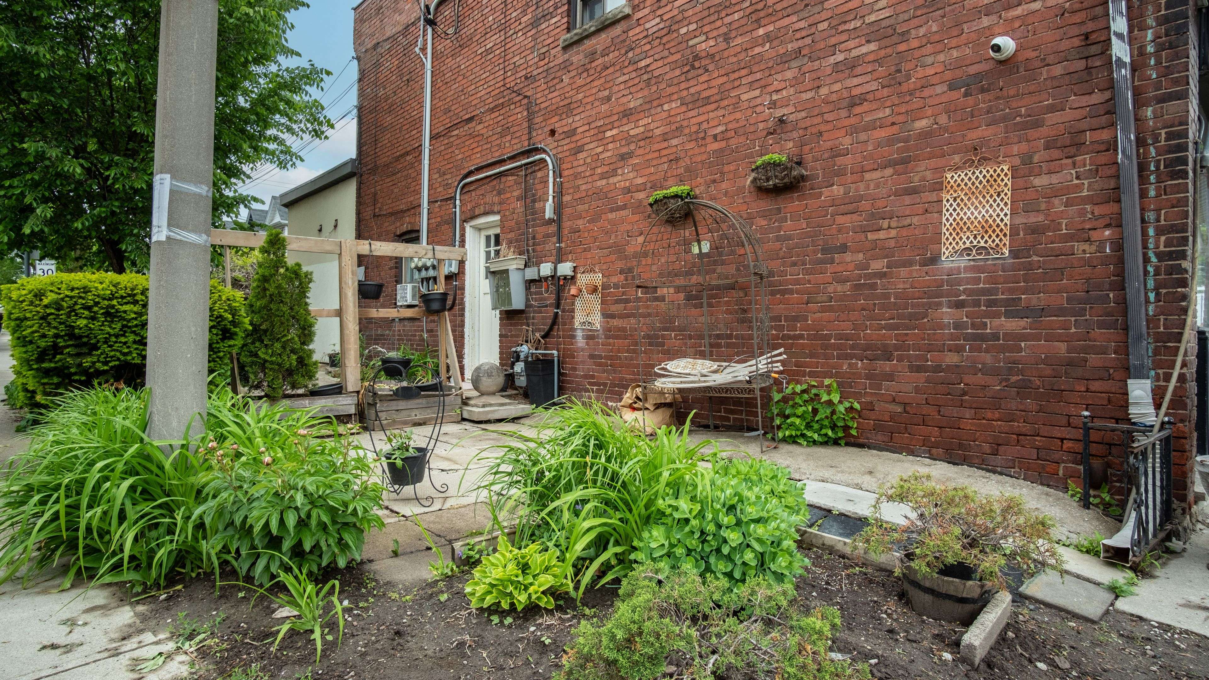 Toronto W02, ON M6N 1K8,2382 St Clair AVE W #BSMT