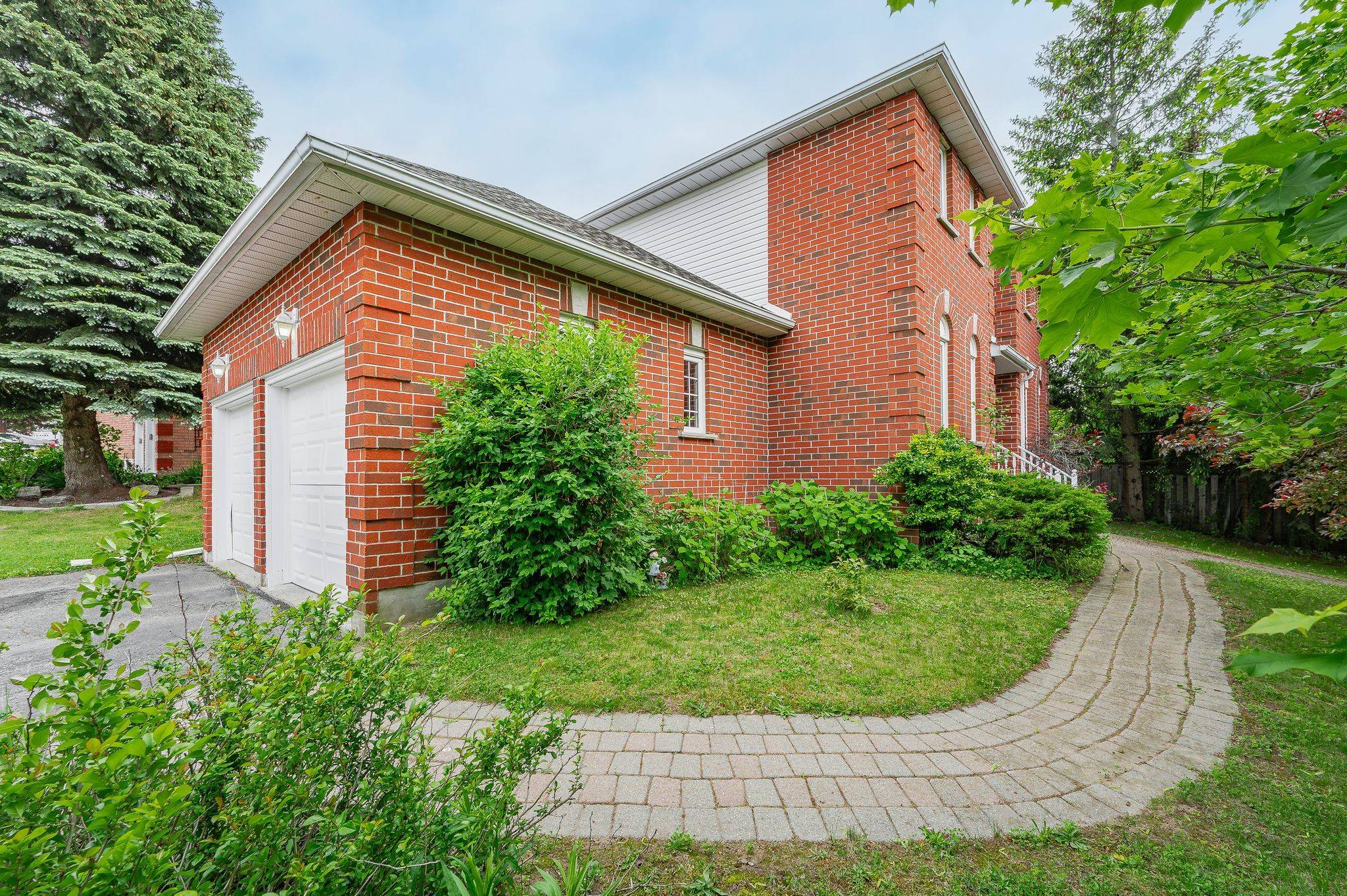 Cambridge, ON N1T 1L3,444 Burnett AVE