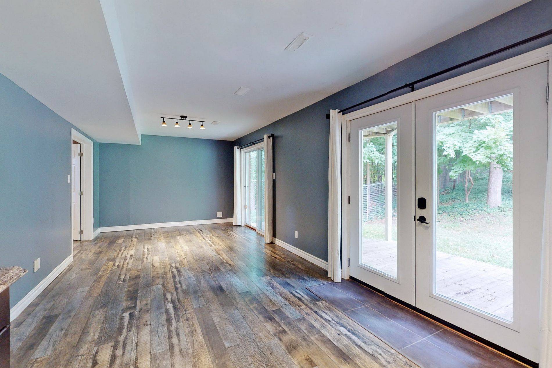 Barrie, ON L4N 6Y9,33 Florence Park RD #BSMT