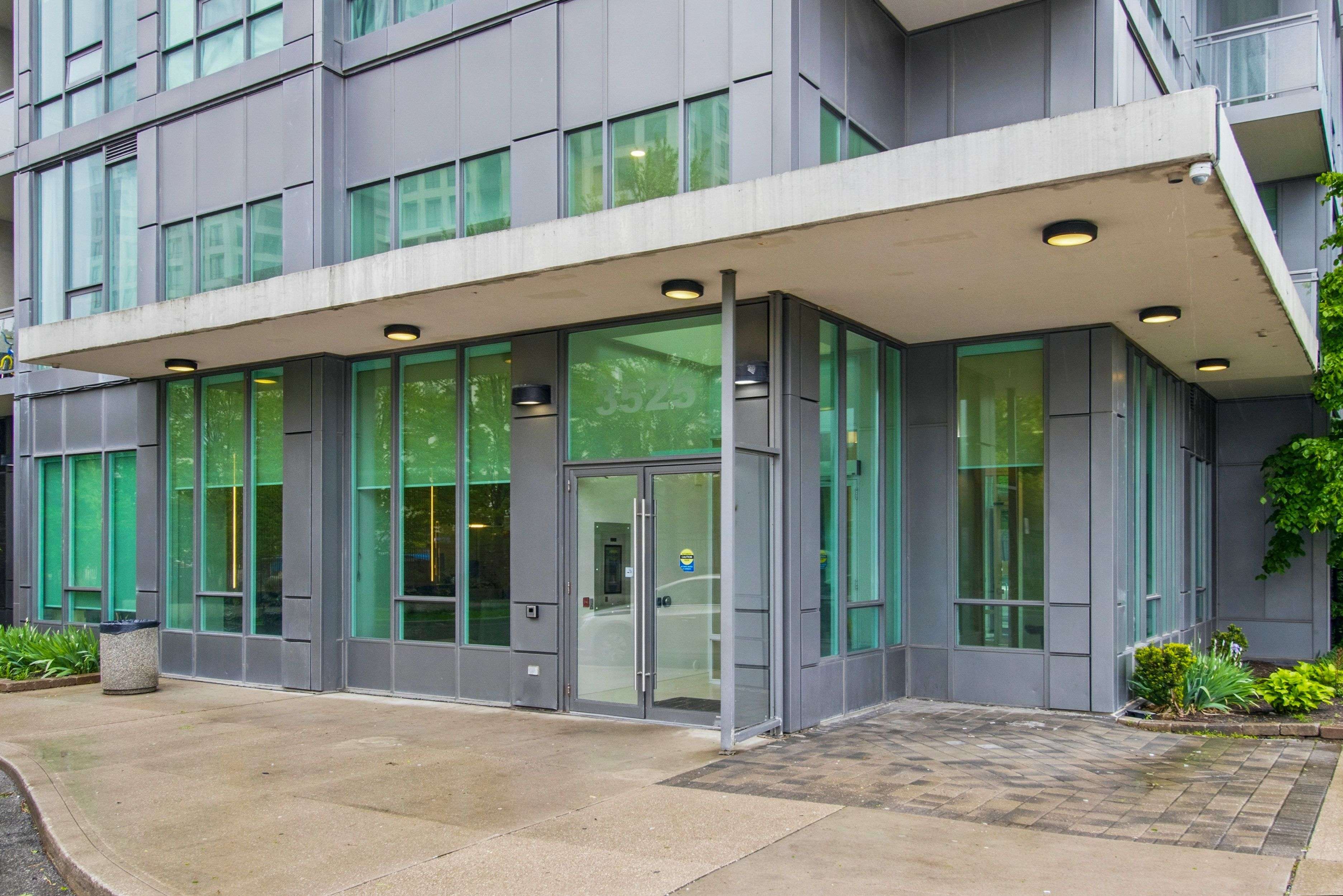 Mississauga, ON L5B 0C2,3525 Kariya DR #710