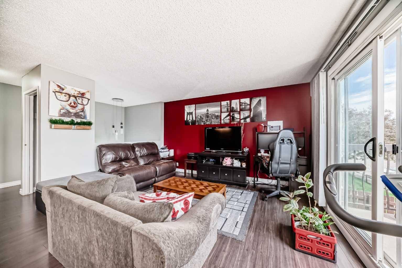 Calgary, AB T2K 5S3,7205 4 ST NE #37