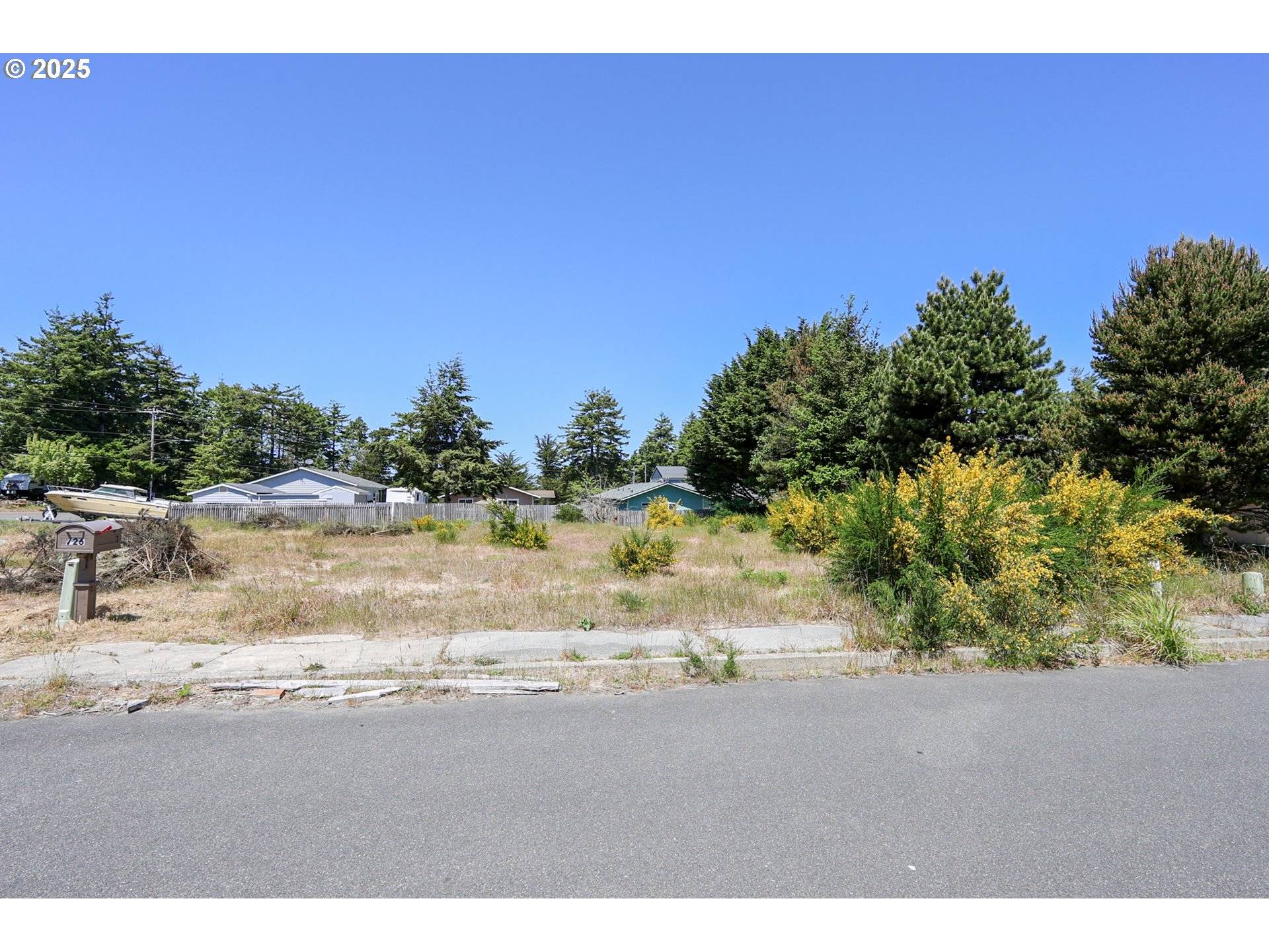Coos Bay, OR 97420,726 EDWARDS AVE