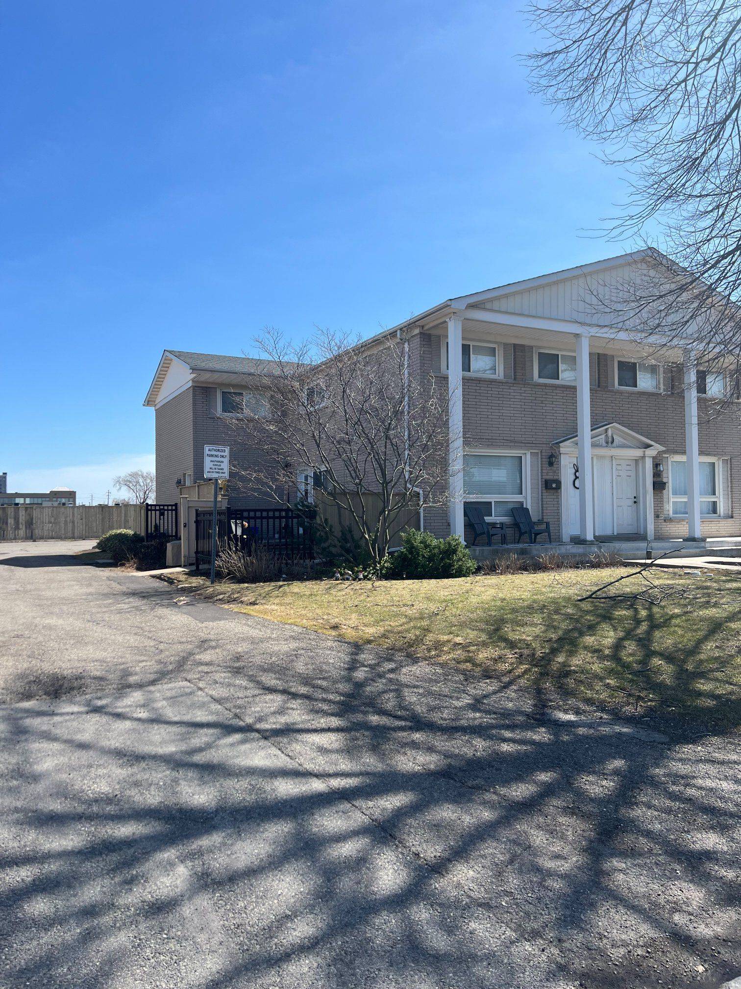 Hamilton, ON L8G 2G4,25 Greenford DR