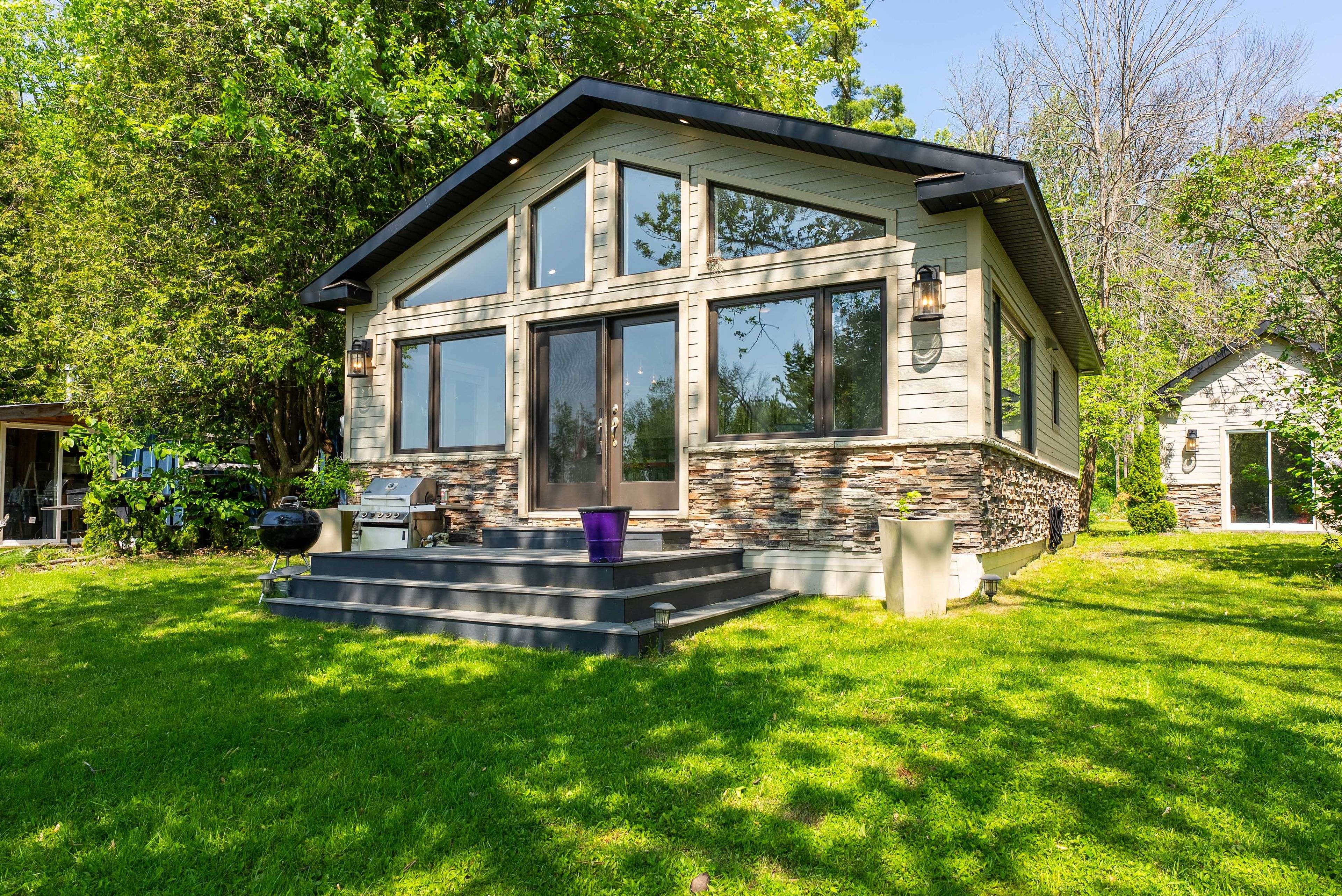 Gravenhurst, ON P0E 1N0,1031 Bea Dale LN