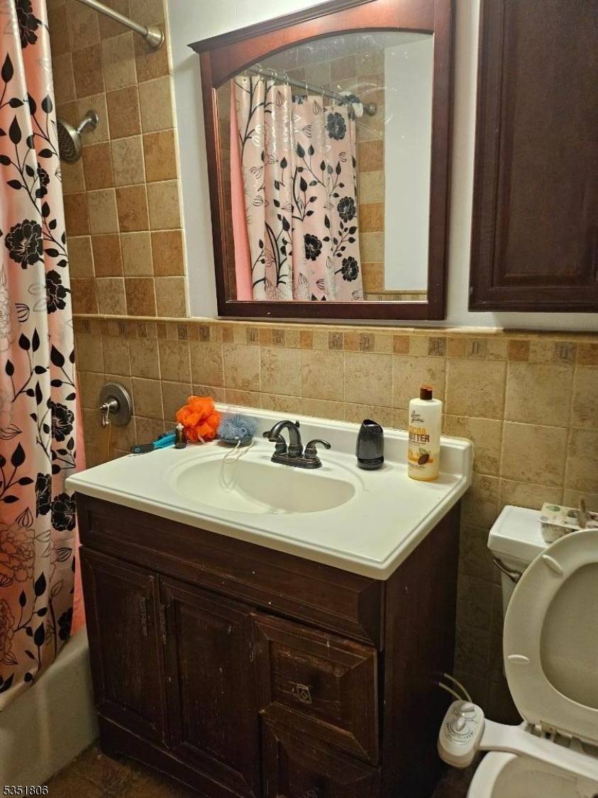Paterson City, NJ 07514,39 E 39Th St #3P