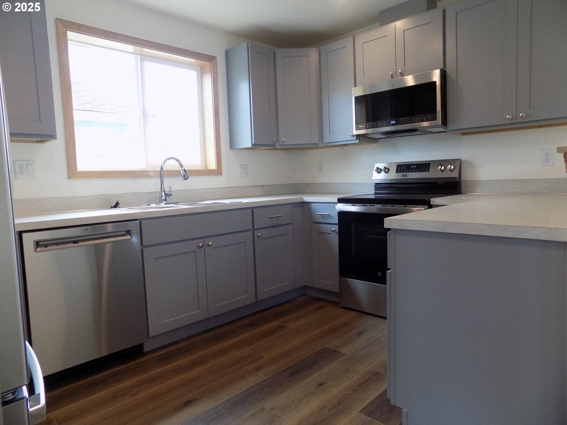 Corvallis, OR 97333,565 SE FIREFLY AVE